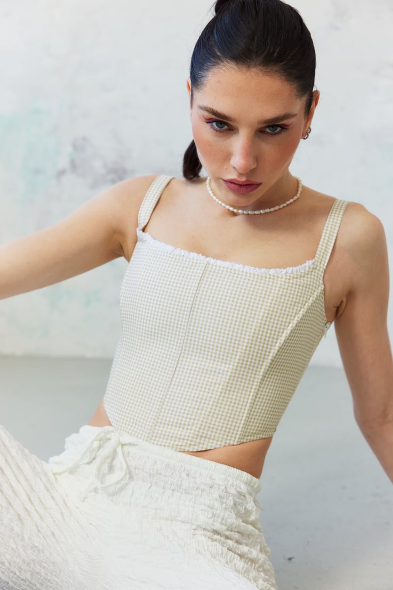 Emily Korse No:16  resmi
